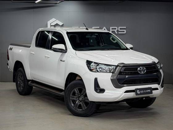TOYOTA HILUX 2.8 D-4D TURBO DIESEL CD SR 4X4 AUTOMÁTICO